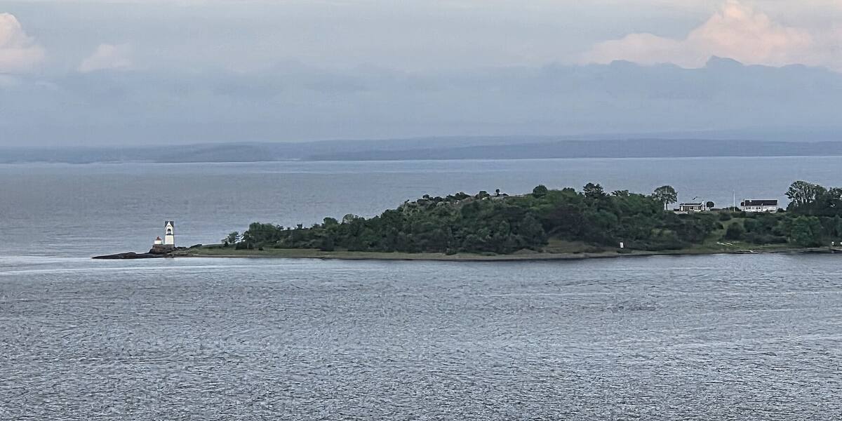 Torgersøya sett fra sjøen